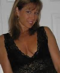 rich woman looking for men in Wheeling, West Virginia